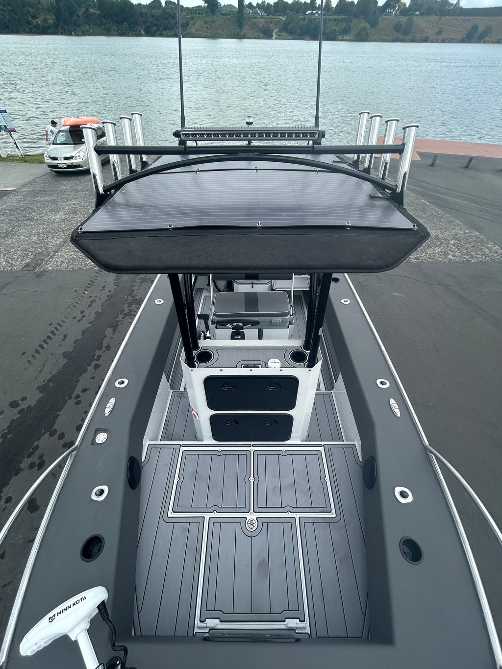 Fin Chaser 560 Center Console Amphibious