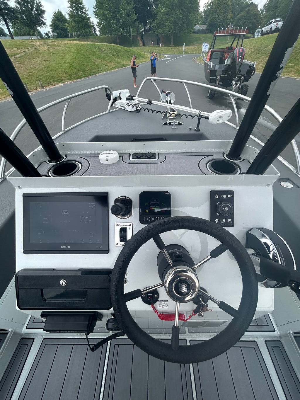 Fin Chaser 560 Center Console Amphibious