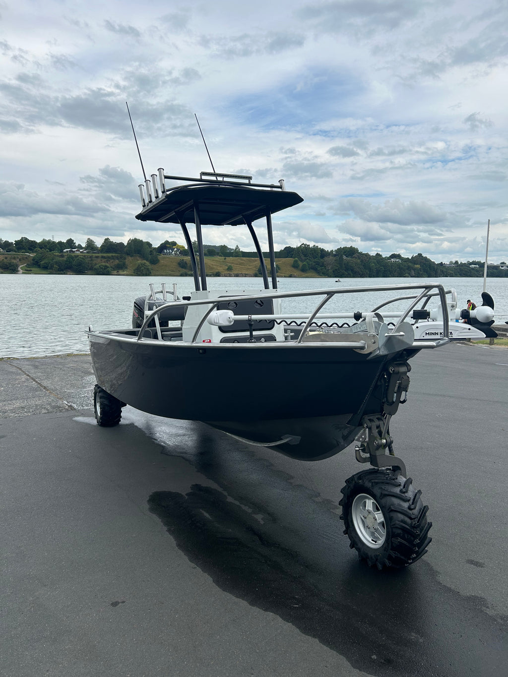 Fin Chaser 560 Center Console Amphibious