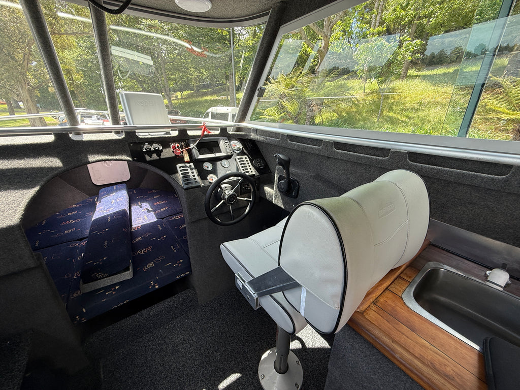 2000 Scorpion 850 2011 260hp Yanmar 3.0D