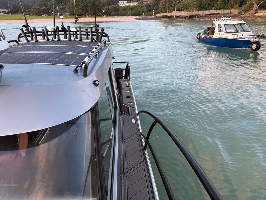 Fin Chaser Boats 800 HT Walk Around Amphibious