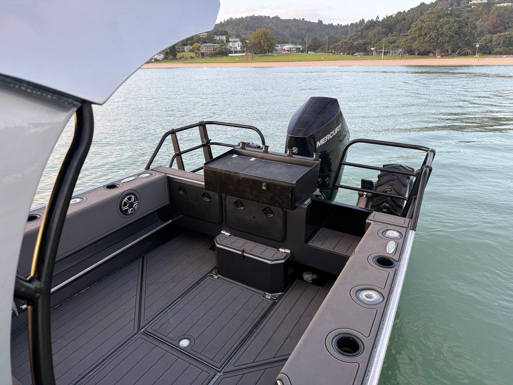 Fin Chaser Boats 800 HT Walk Around Amphibious