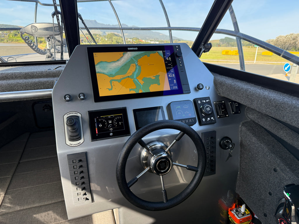 Fin Chaser Boats 800 HT Walk Around Amphibious