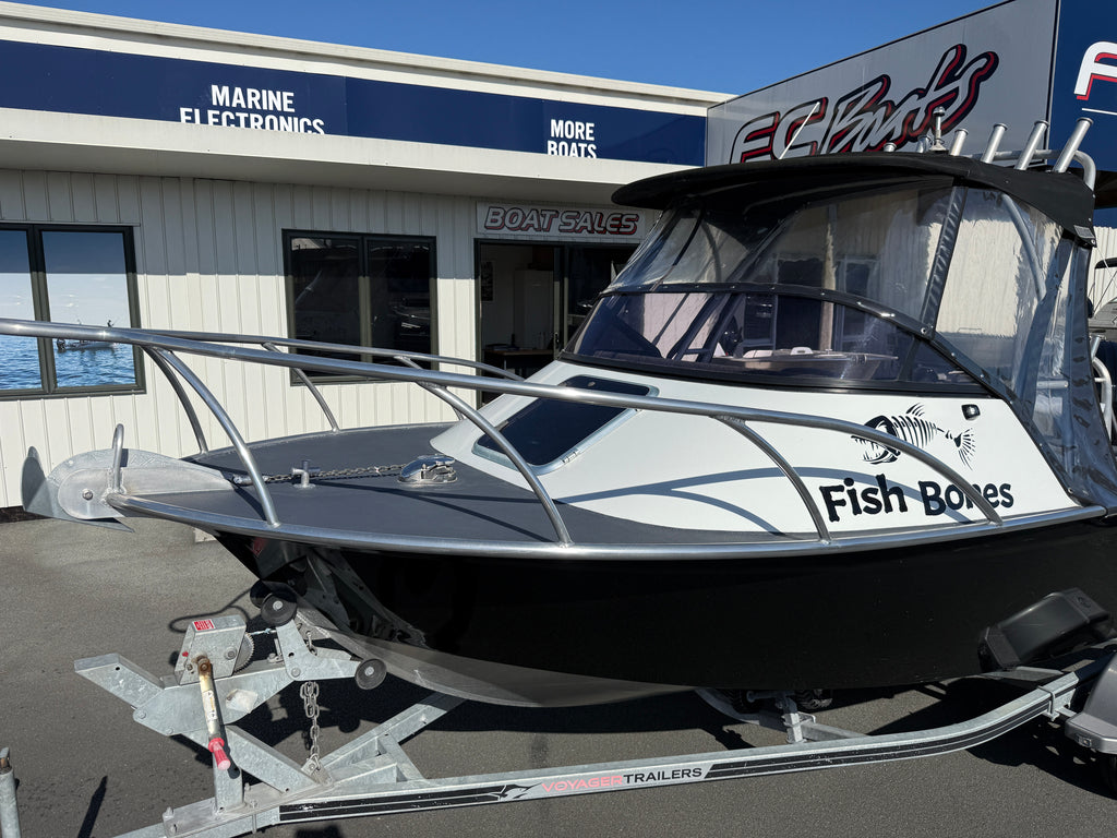 2020 Fin Chaser 560C