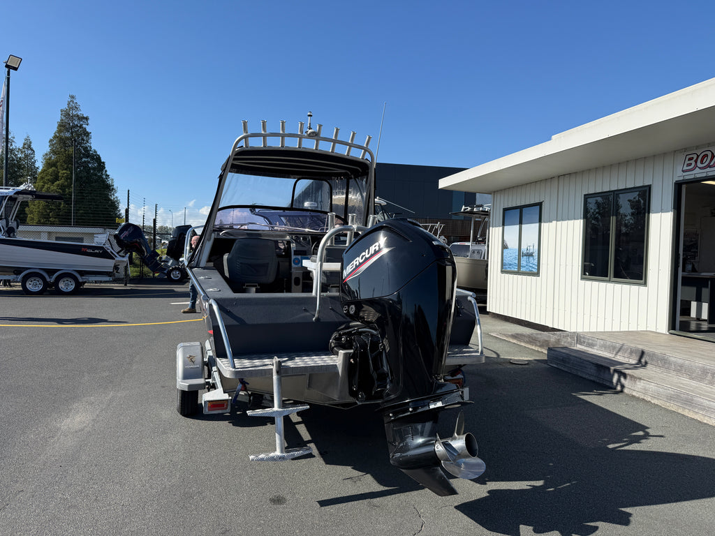 2020 Fin Chaser 560C