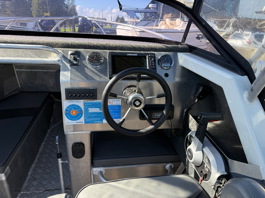 2020 Fin Chaser 560C