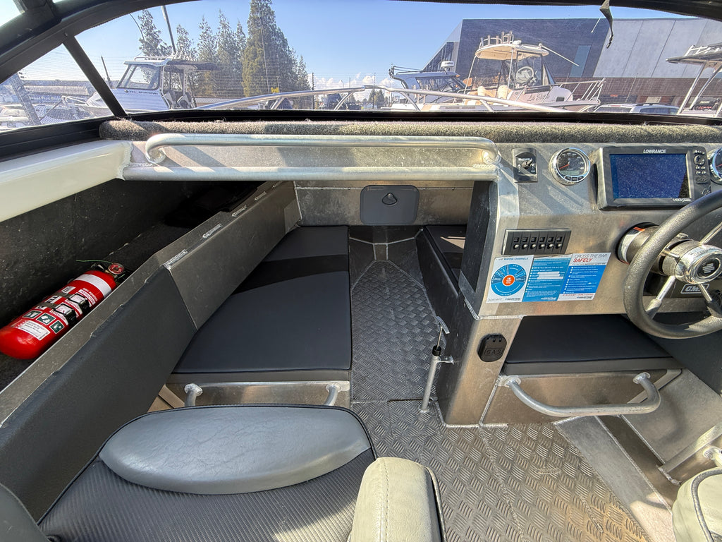 2020 Fin Chaser 560C