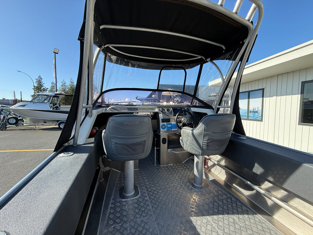 2020 Fin Chaser 560C