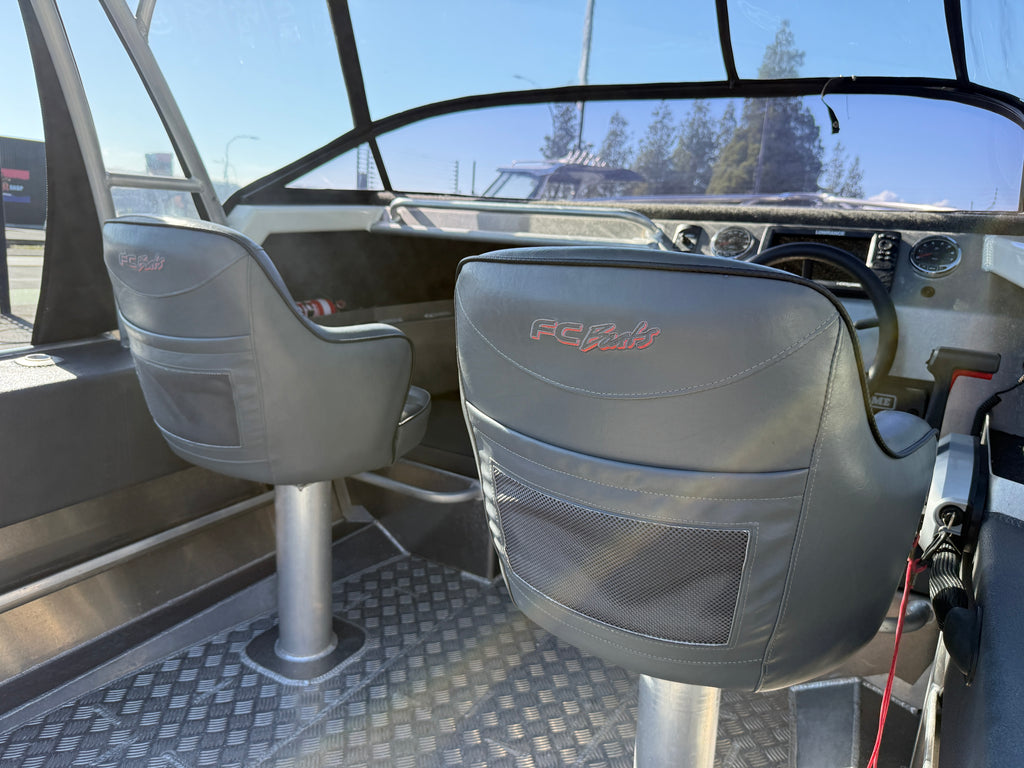 2020 Fin Chaser 560C