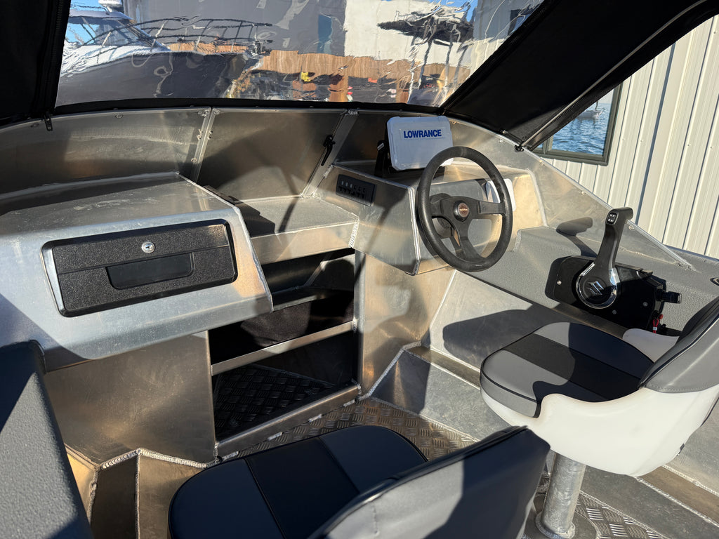2023 Fin Chaser 465R