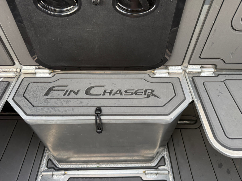 Fin Chaser 560 Cuddy Cabin Amphibious