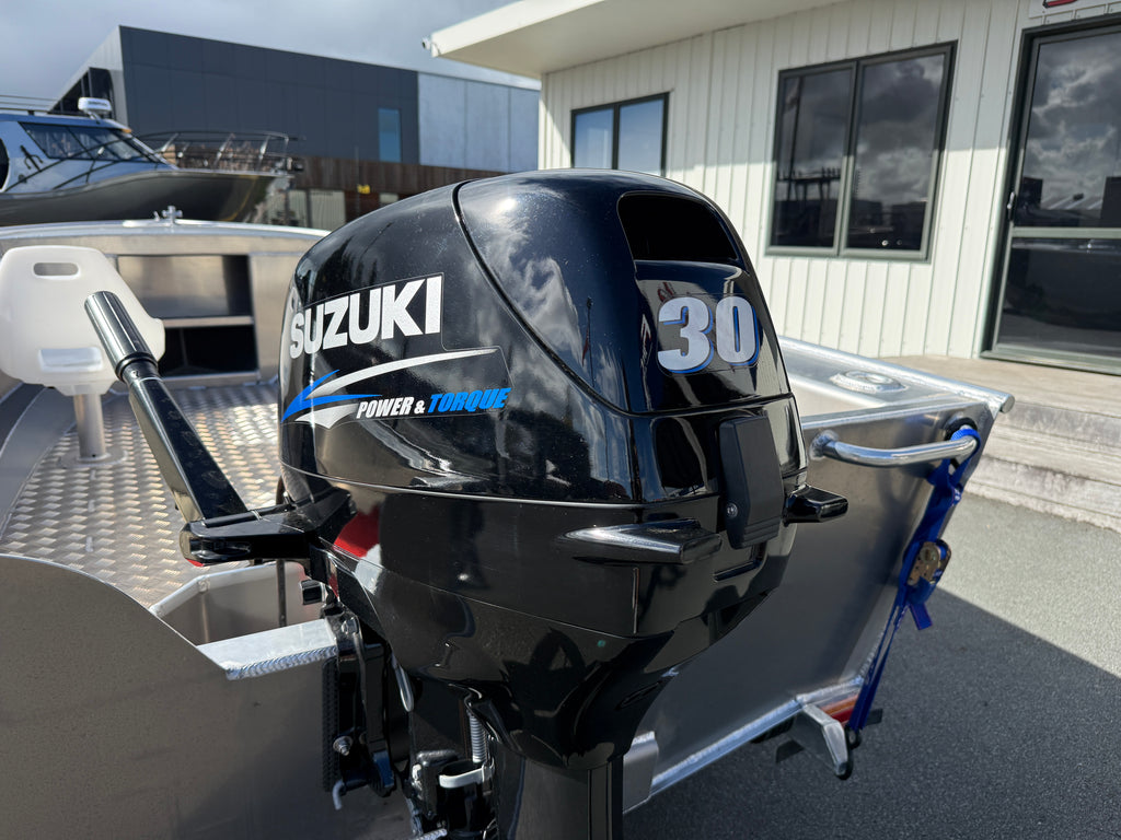 Fin Chaser 430T - 30HP 2 Stroke Suzuki