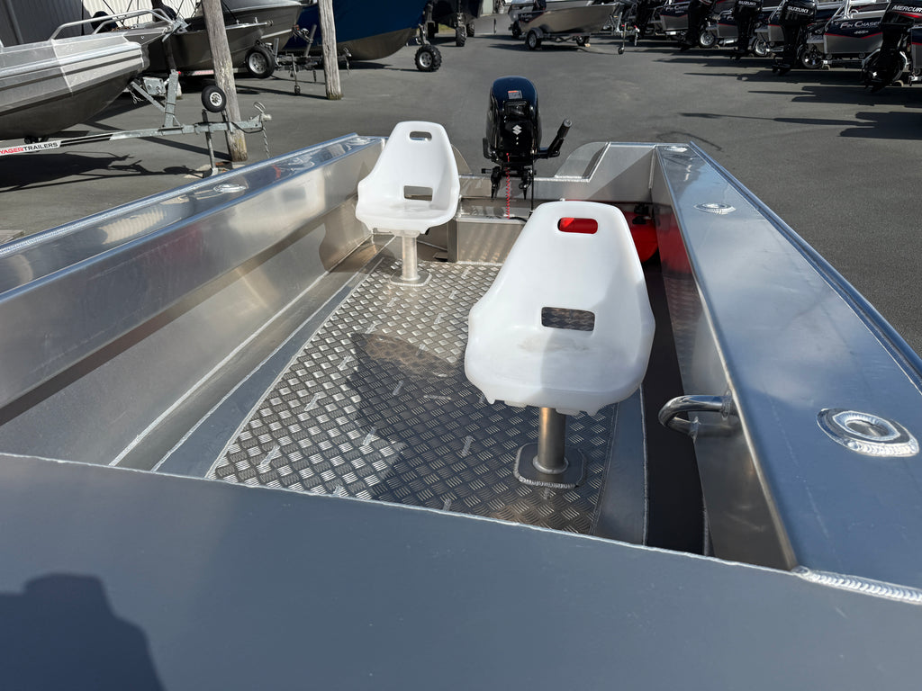 Fin Chaser 430T - 30HP 2 Stroke Suzuki