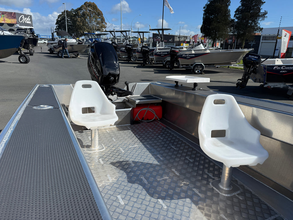 Fin Chaser 430