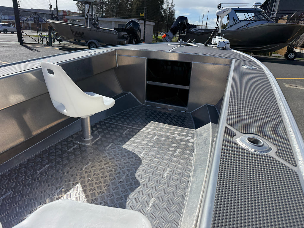 Fin Chaser 430