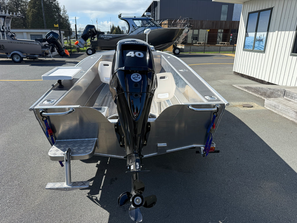 Fin Chaser 430