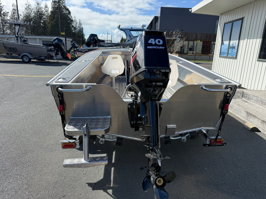Fin Chaser 430T - 40HP 2 Stroke Mercury