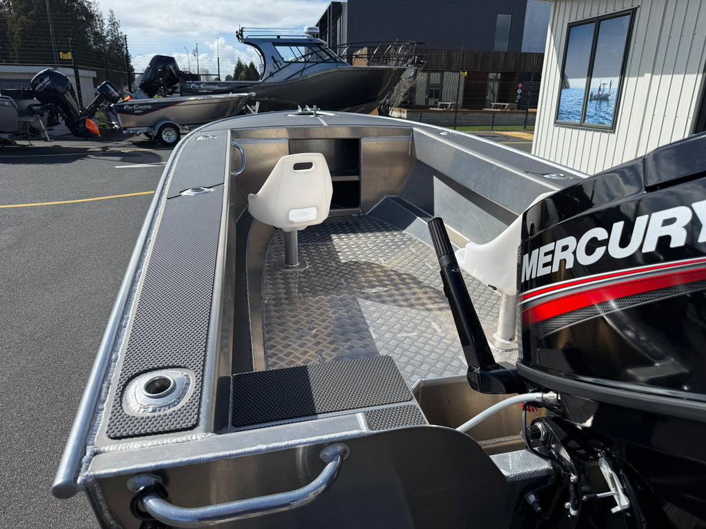 Fin Chaser 430T - 40HP 2 Stroke Mercury