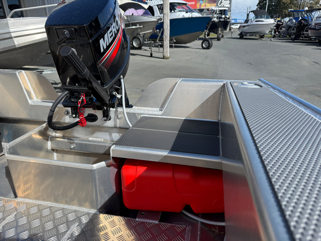Fin Chaser 430T - 40HP 2 Stroke Mercury