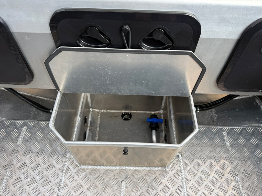 Fin Chaser 560C