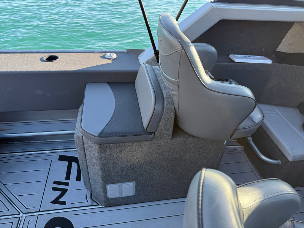 Fin Chaser 600 Cuddy Cabin Amphibious