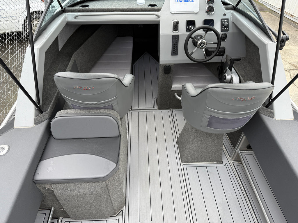 Fin Chaser 600 Cuddy Cabin Amphibious